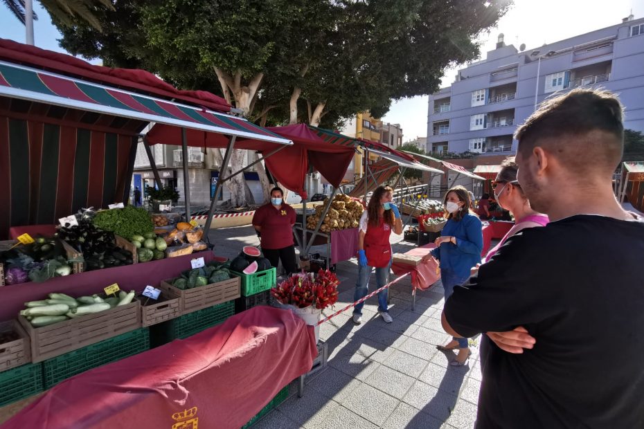 Mercado en la calle EL MÉDANO